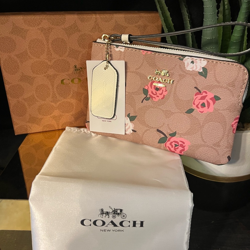 Coach Floral Signature Canvas Wristlet | NWT | Box & Dust Bag Included - Picture 13 of 13
